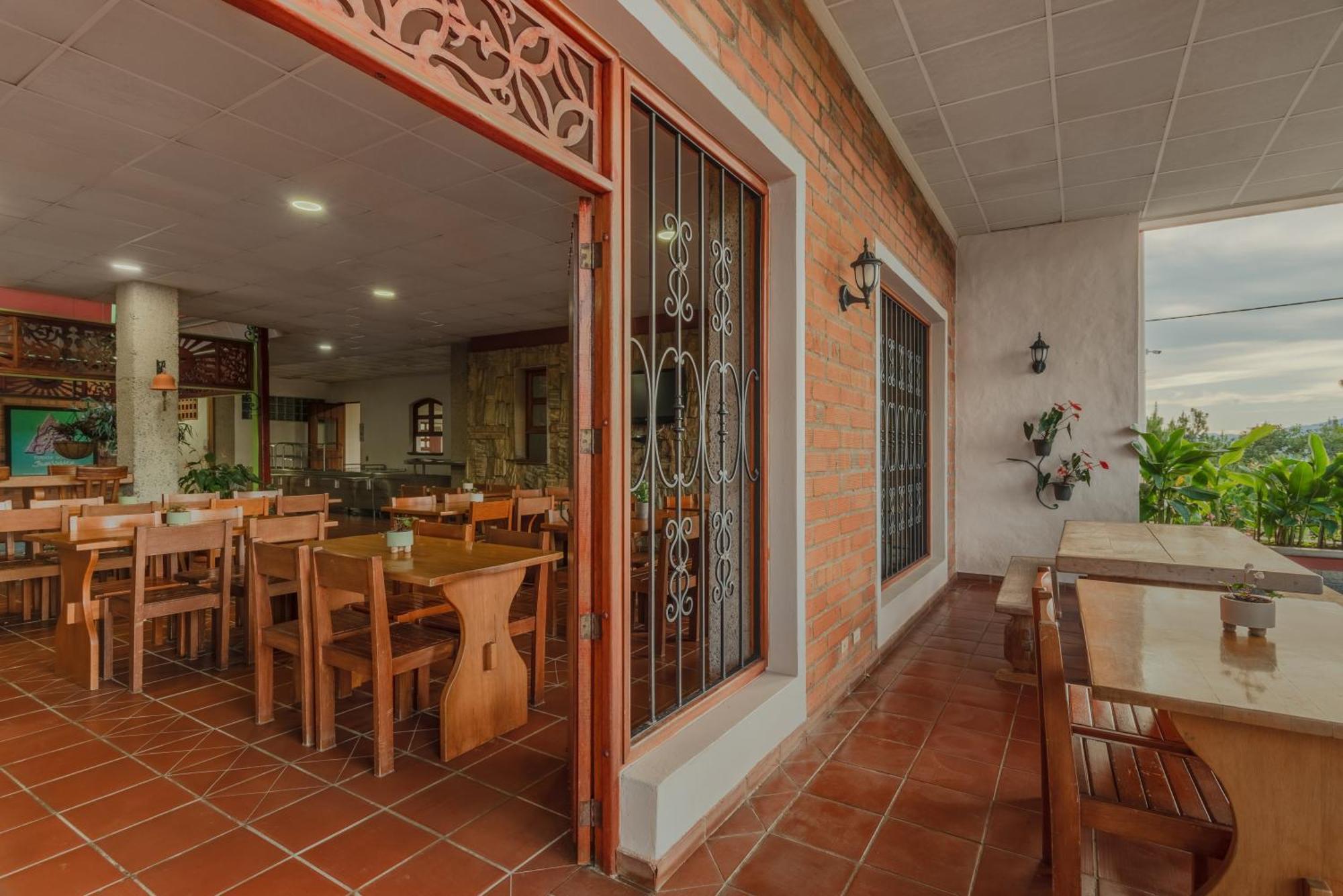 Granja Del Cafe Hotel Y Centro De Convenciones Venecia  Eksteriør billede